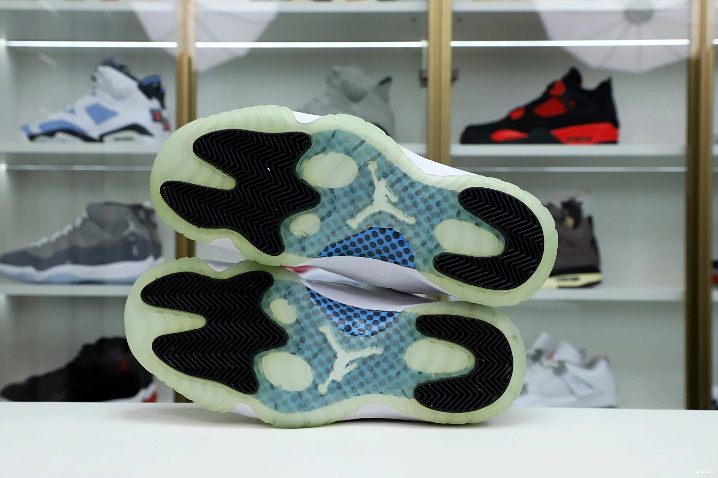 LOW BLUE RETRO JORDAN 11 LEGEND AIR 0216